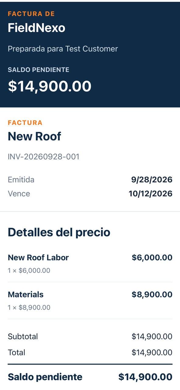Una factura de techo de FieldNexo en el teléfono, con el saldo pendiente y los detalles del precio